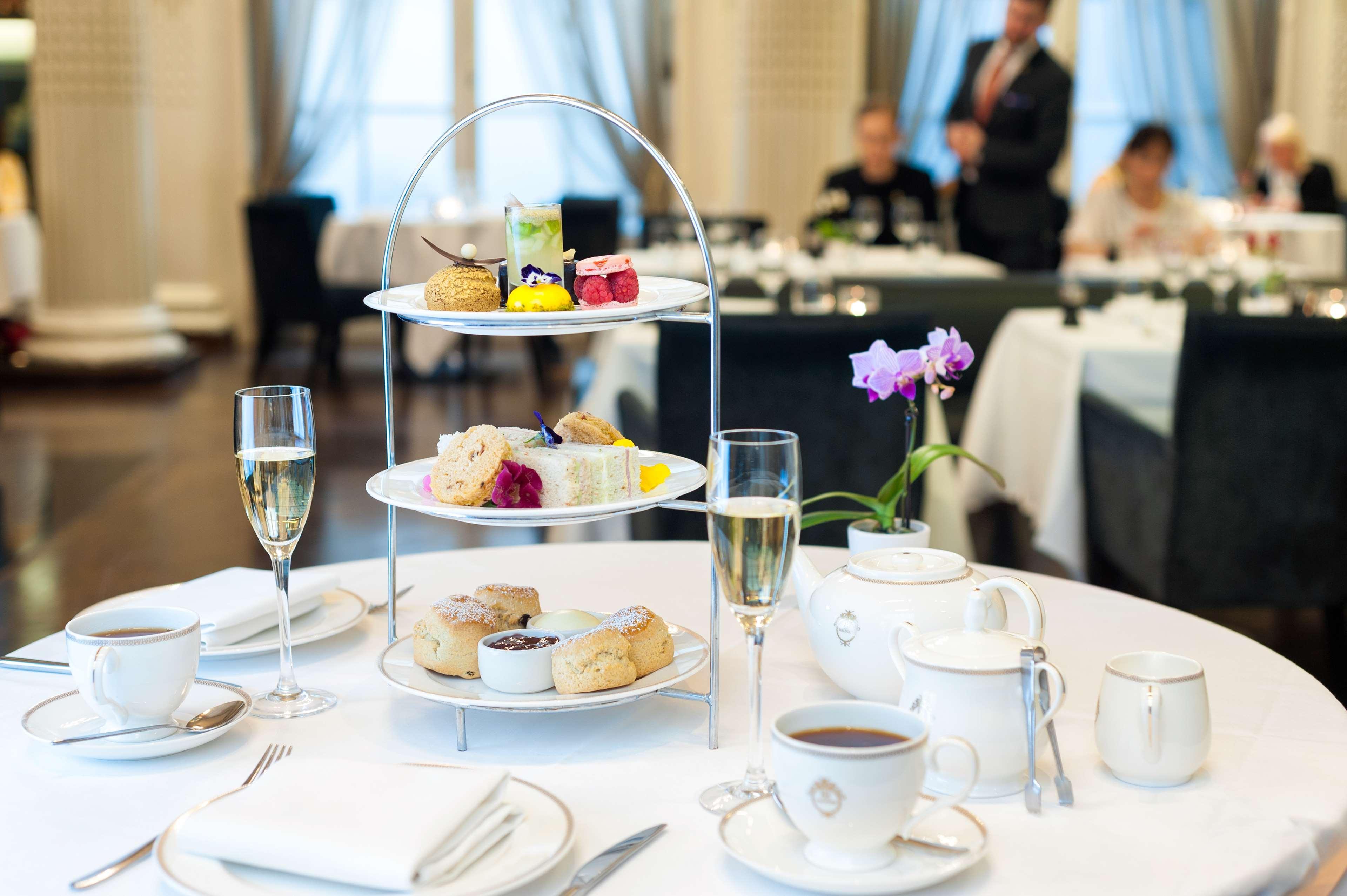 Отель The Waldorf Hilton