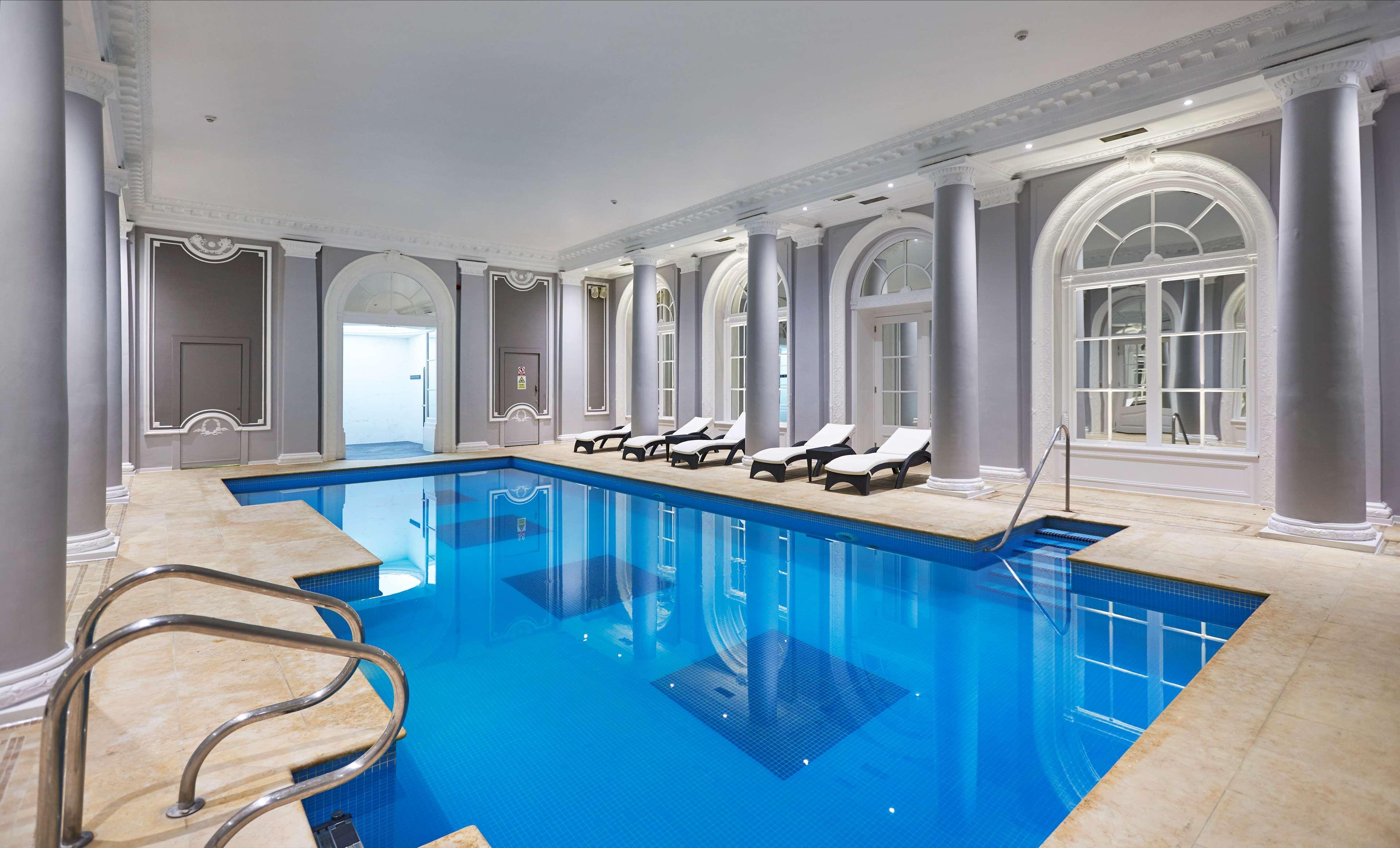 Отель The Waldorf Hilton 4*