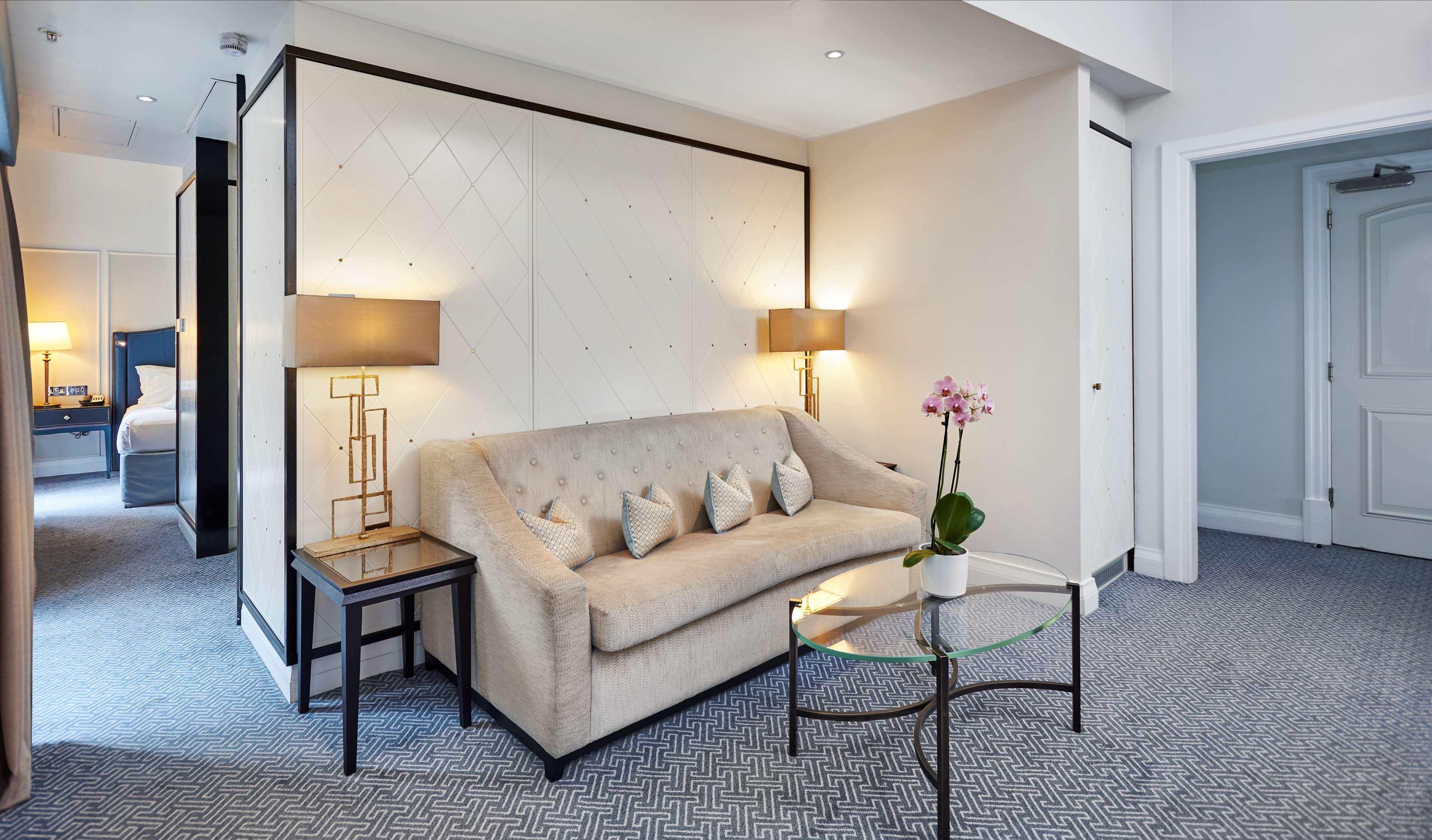 Отель The Waldorf Hilton 4*