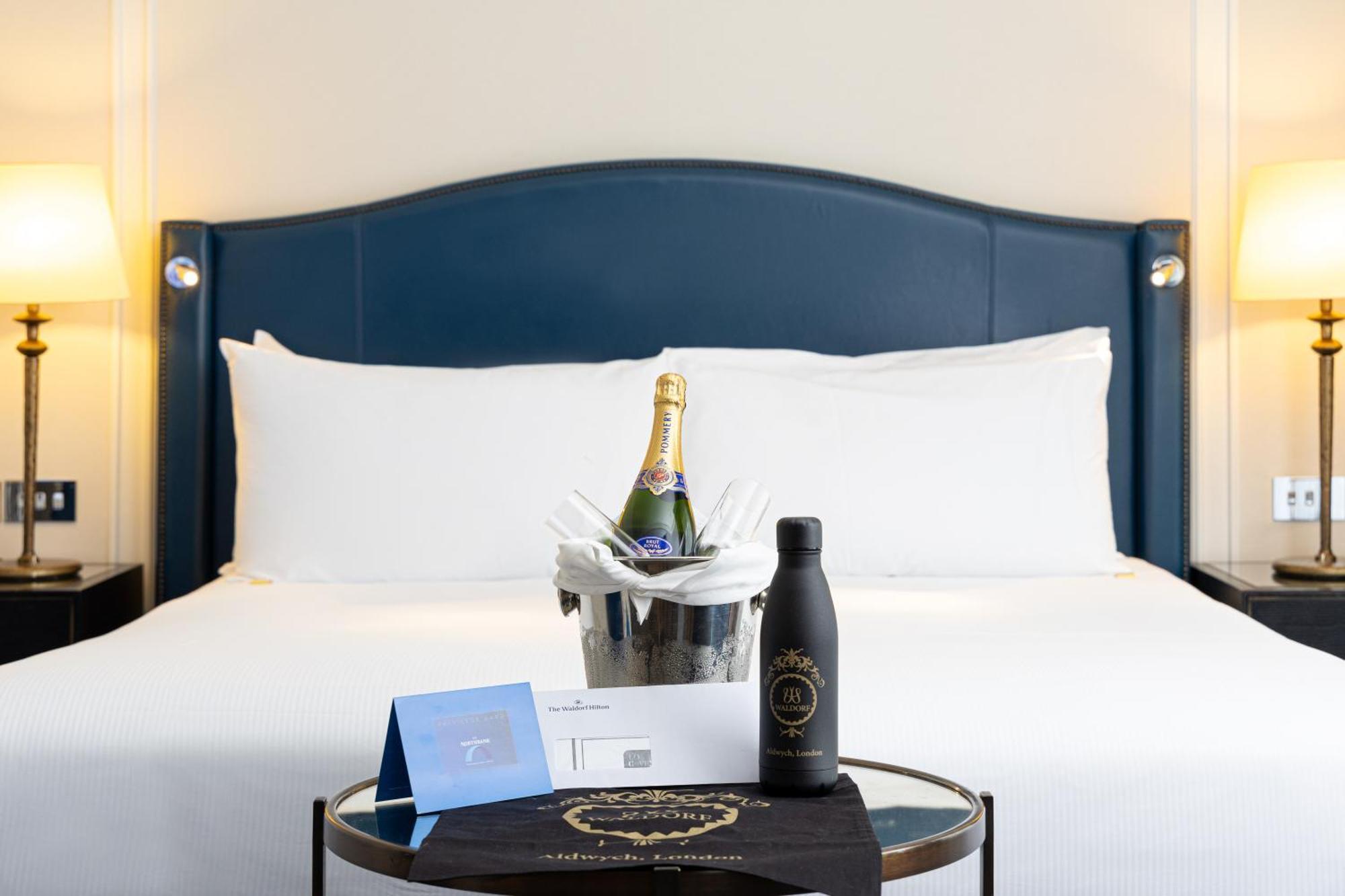 Отель The Waldorf Hilton