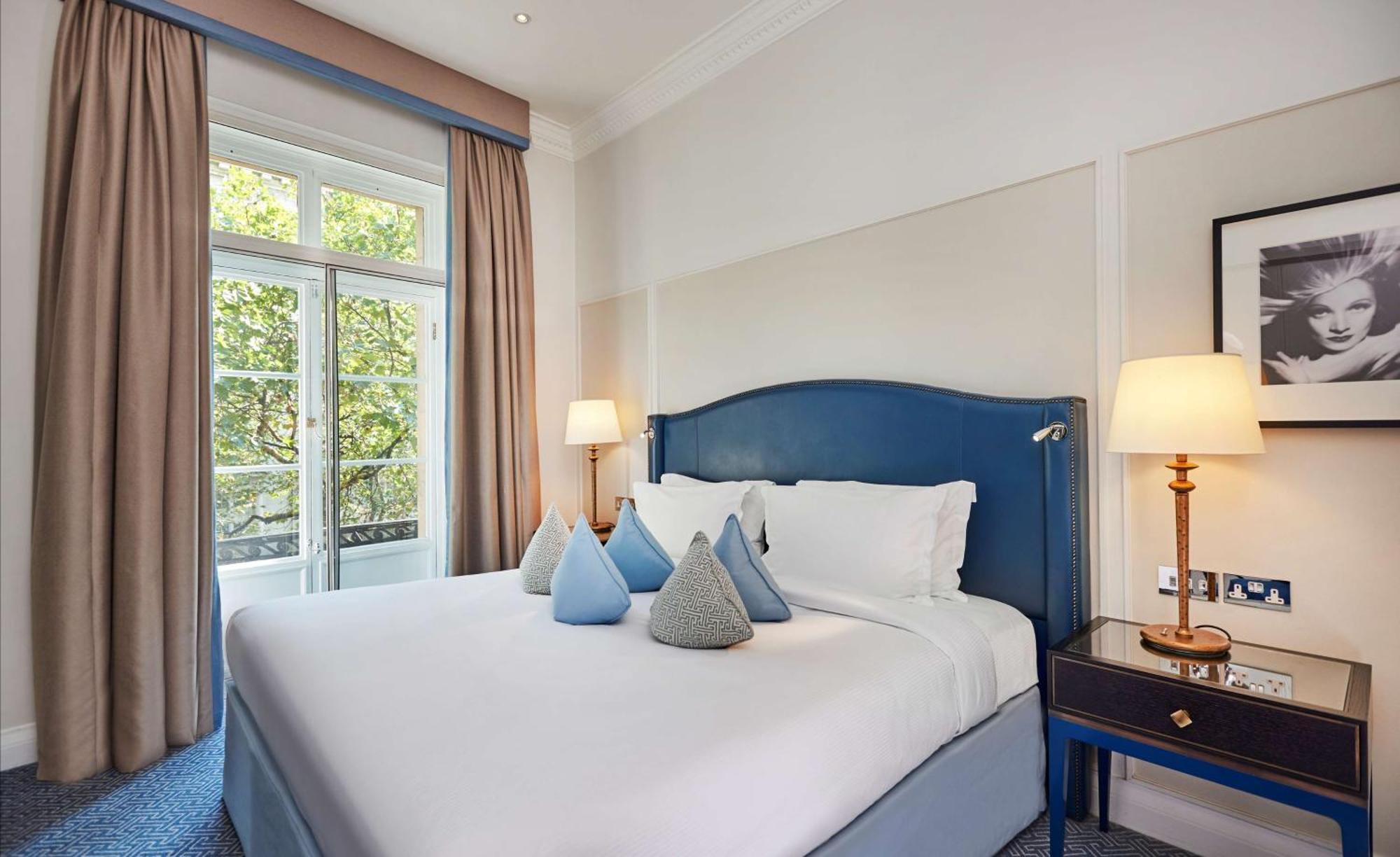 Отель The Waldorf Hilton
